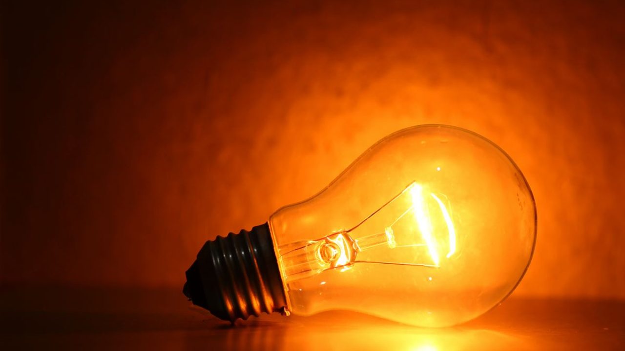 Risparmio: lunga vita alle lampadine ad incandescenza
