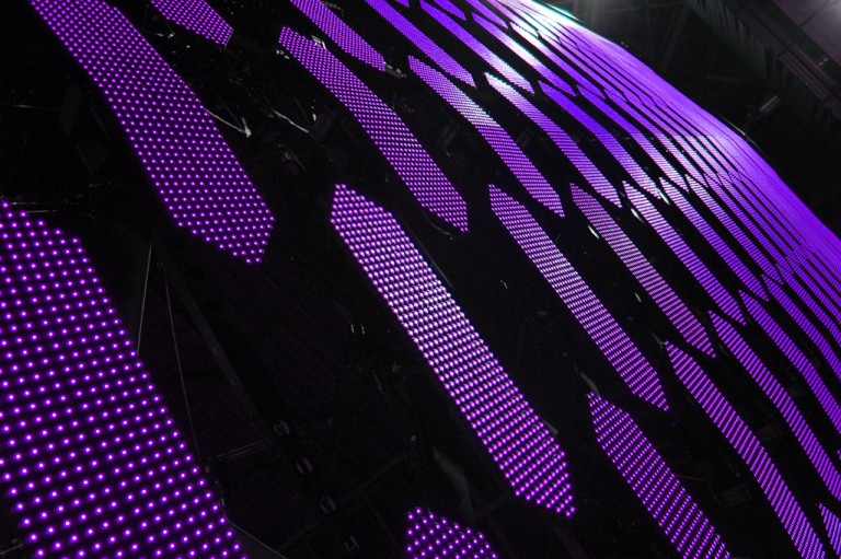 Un monitor LED da record per gli U2