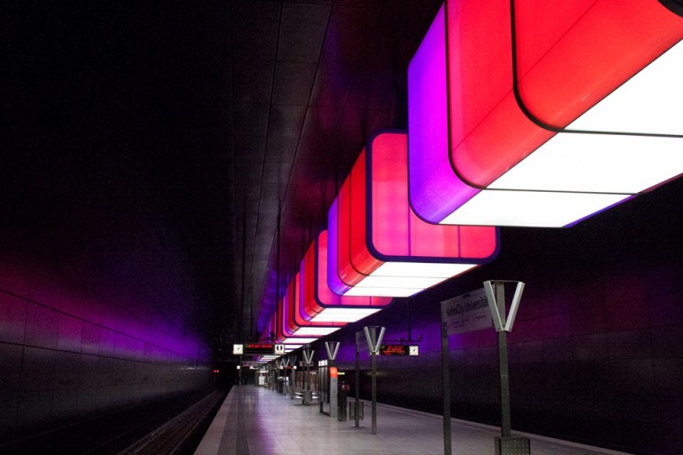 Prossima fermata HafenCity Universität, luce che trasforma i non luoghi