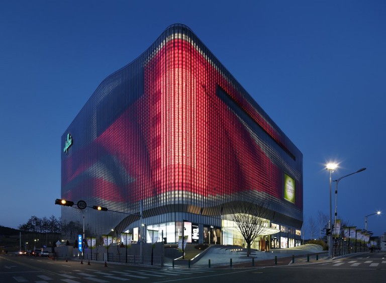 La media facciata della Galleria Centercity a Cheonnan.